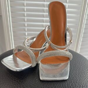 🩶 Elegant Silver Women's Heels 🩶 Size 10! Best Offer Accepted!